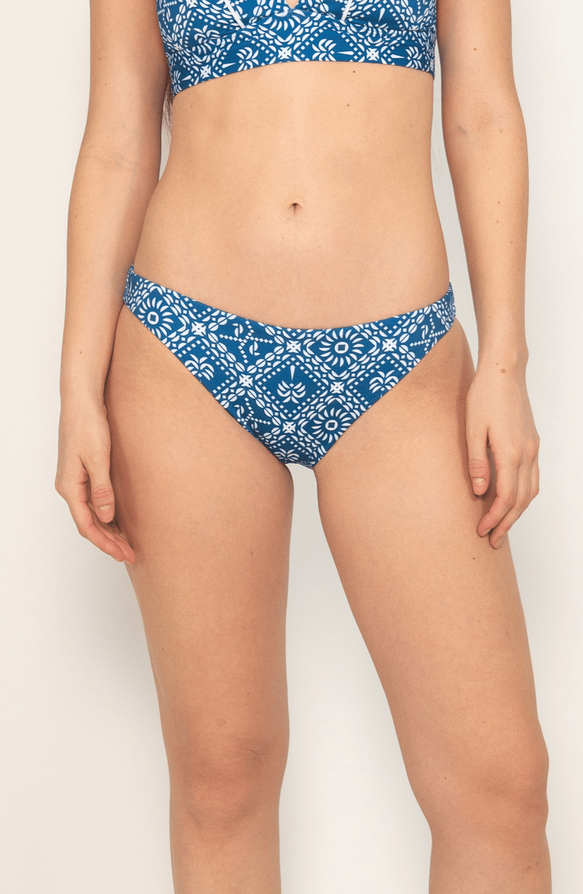 Azulejos Selva, Panty Bikini - Bari, los mejores trajes de baño y Bikinis. Diseño y tecnología juntos.
