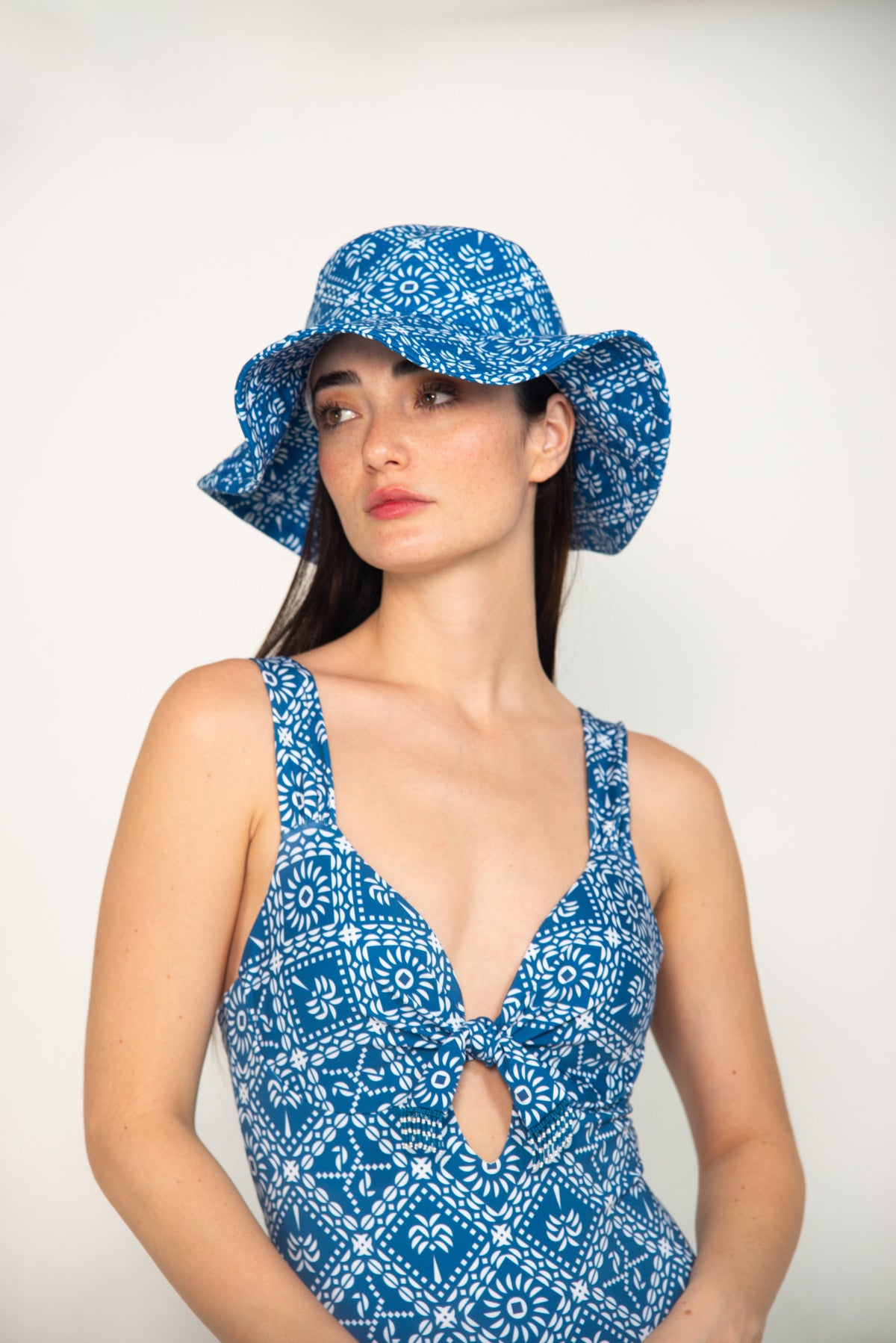 Azulejos Selva, Sombrero - Bari, los mejores trajes de baño y Bikinis. Diseño y tecnología juntos.
