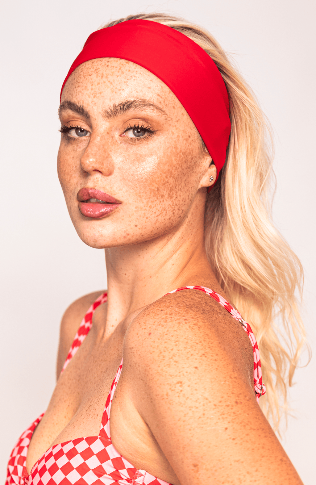 Bandana Roja, Colección Alma Frutal - Bari, los mejores trajes de baño y Bikinis. Diseño y tecnología juntos.