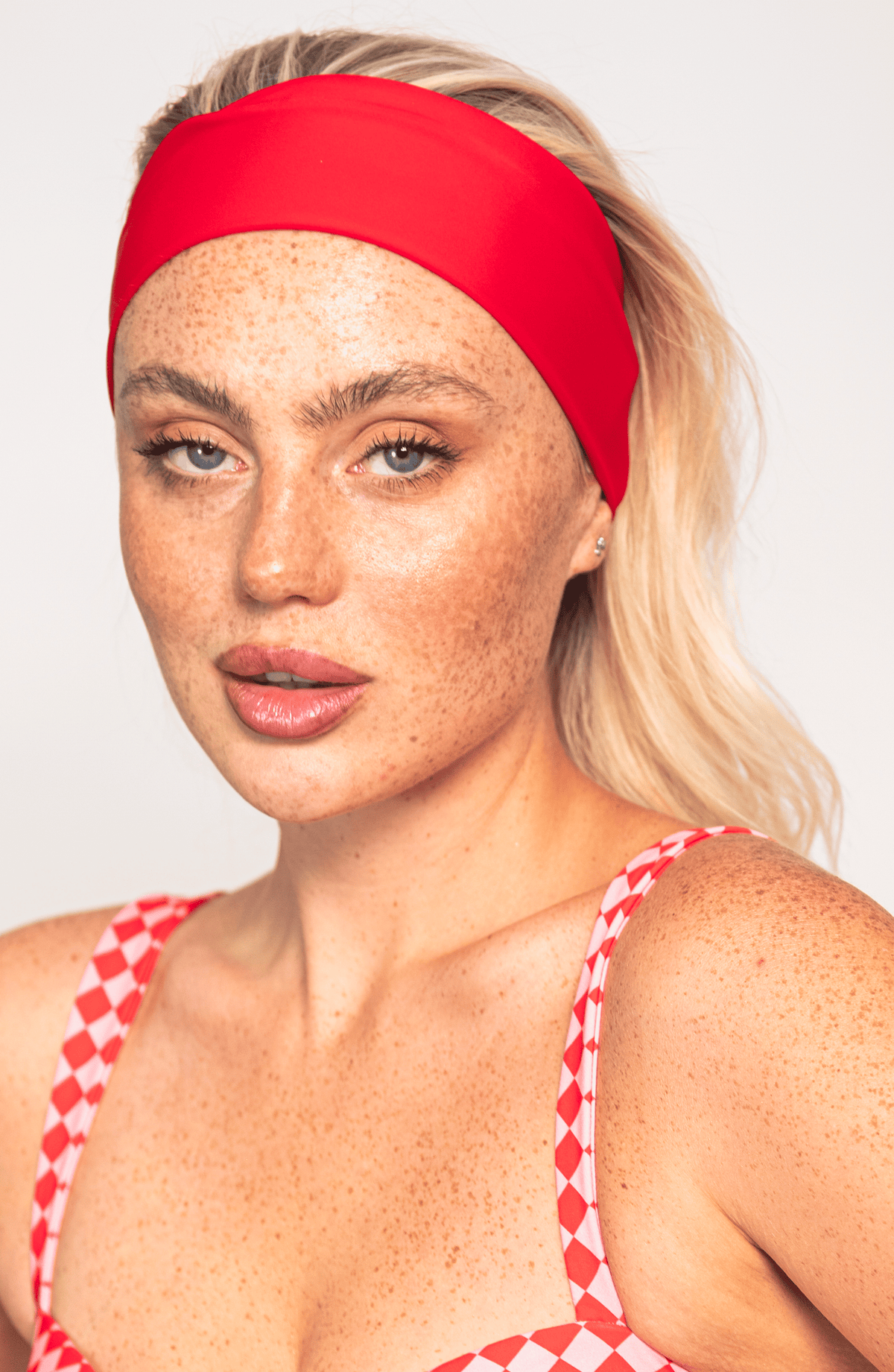 Bandana Roja, Colección Alma Frutal - Bari, los mejores trajes de baño y Bikinis. Diseño y tecnología juntos.