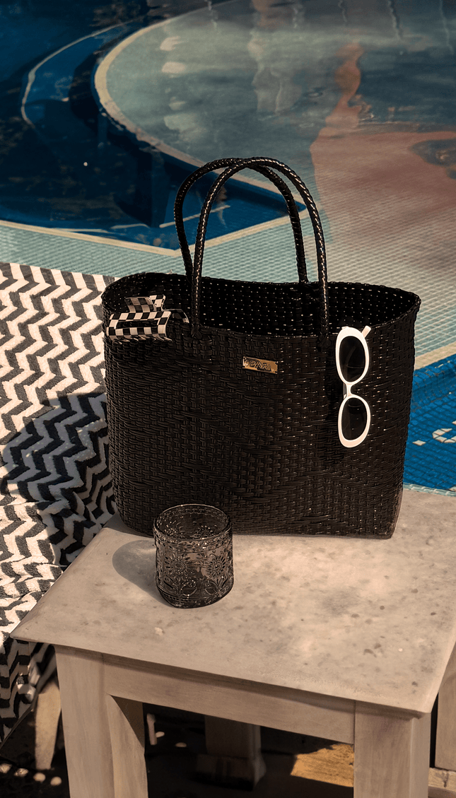 Bolsa de Playa Negra, Colección ODISEA - Bari, los mejores trajes de baño y Bikinis. Diseño y tecnología juntos.