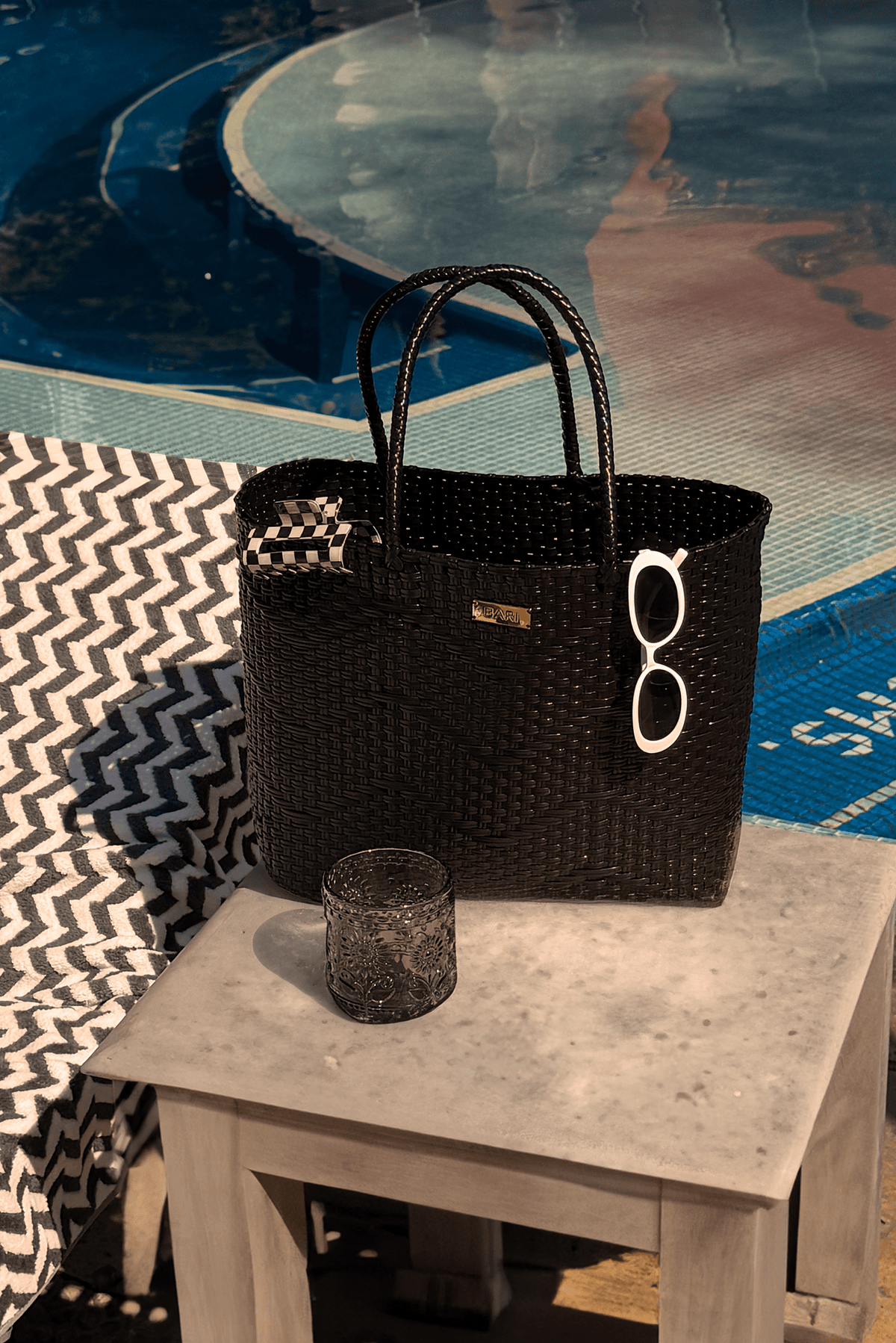 Bolsa de Playa Negra, Colección ODISEA - Bari, los mejores trajes de baño y Bikinis. Diseño y tecnología juntos.