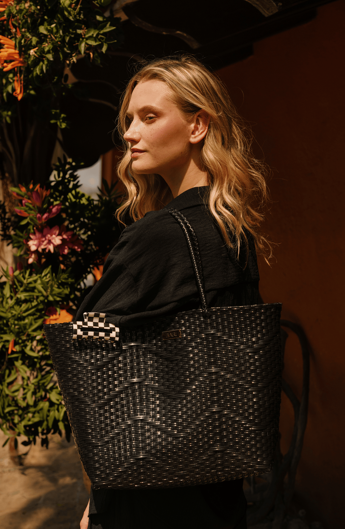 Bolsa de Playa Negra, Colección ODISEA - Bari, los mejores trajes de baño y Bikinis. Diseño y tecnología juntos.