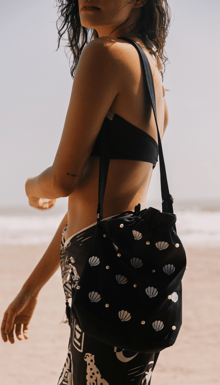 Bolsa Negra Bordado y perlas, Colección Limoncello - Bari, los mejores trajes de baño y Bikinis. Diseño y tecnología juntos.