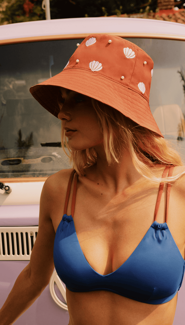 Bucket Hat , Colección Alma Frutal - Bari, los mejores trajes de baño y Bikinis. Diseño y tecnología juntos.