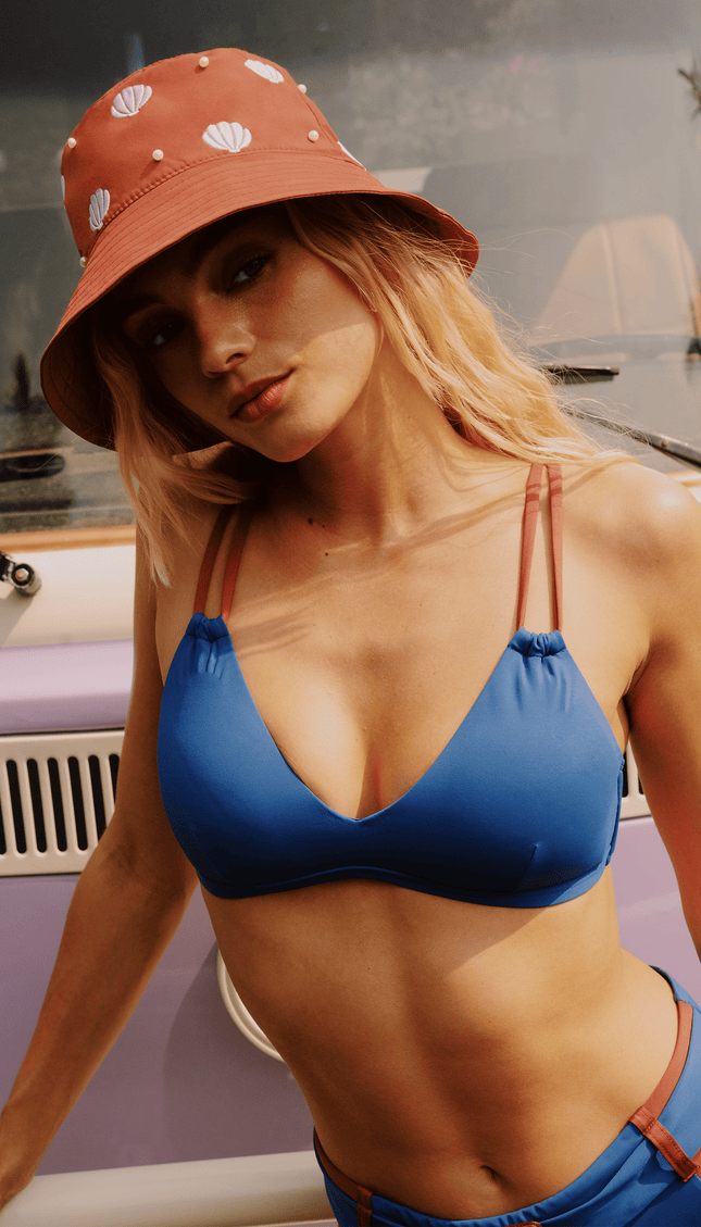 Bucket Hat , Colección Alma Frutal - Bari, los mejores trajes de baño y Bikinis. Diseño y tecnología juntos.