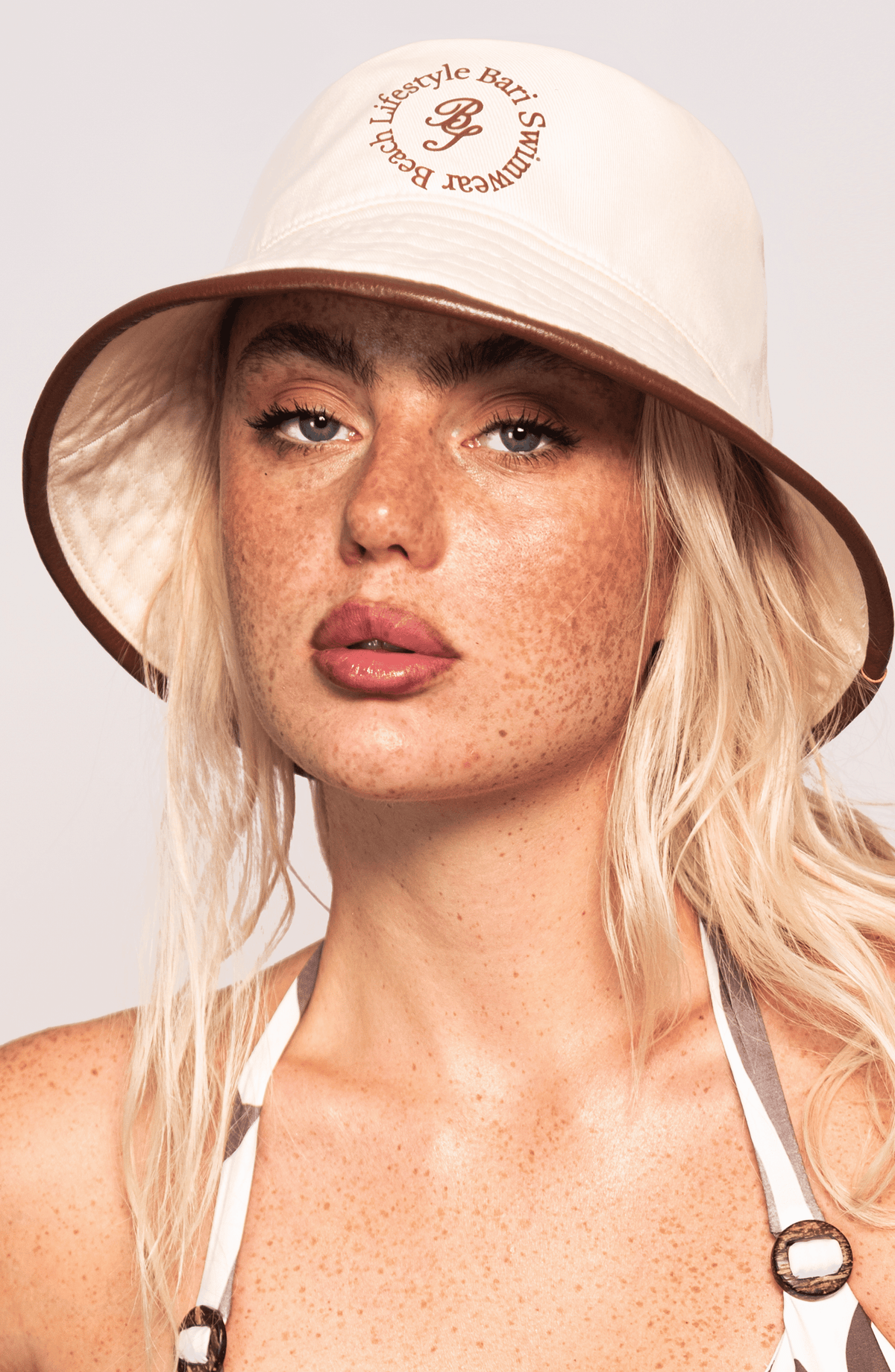Bucket Hat , Colección ODISEA - Bari, los mejores trajes de baño y Bikinis. Diseño y tecnología juntos.