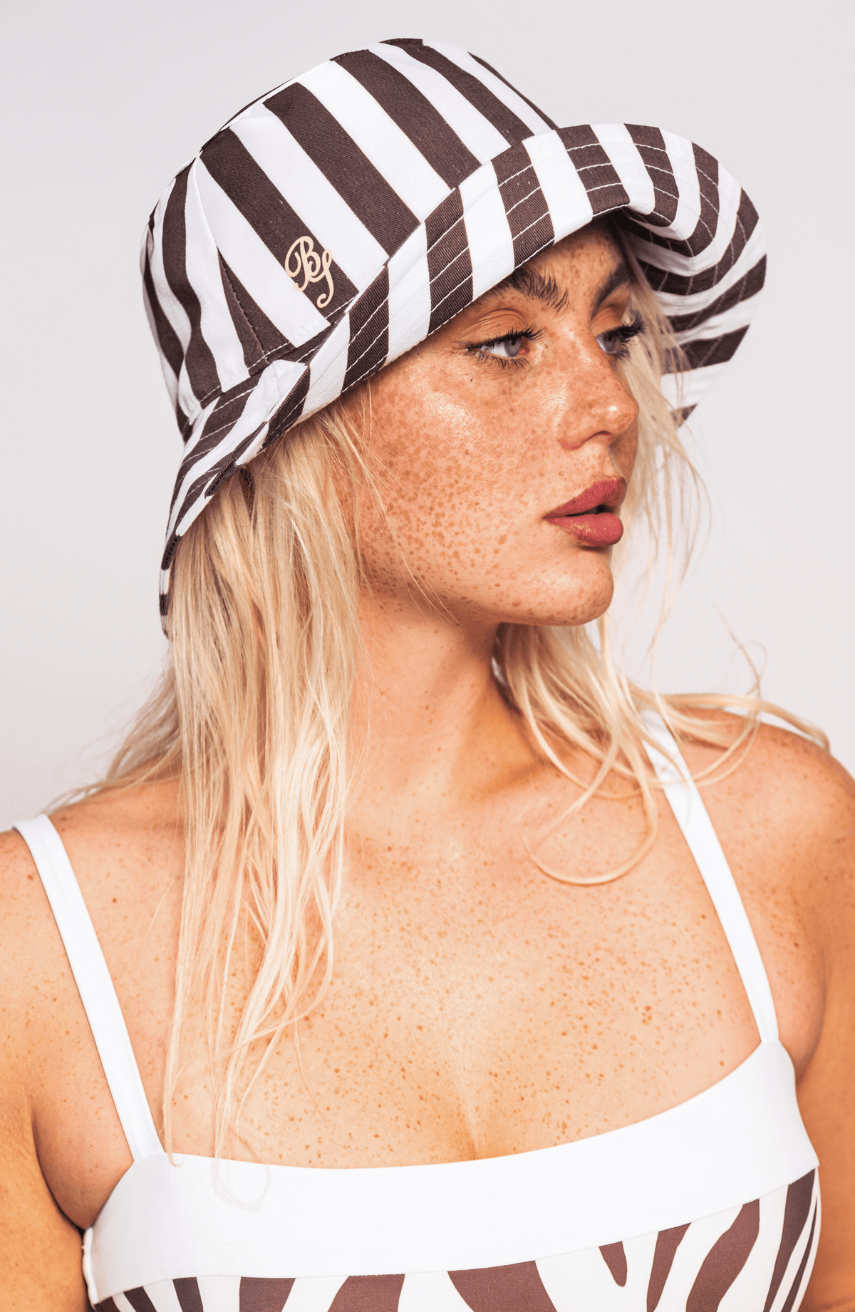 Bucket Hat , Colección ODISEA - Bari, los mejores trajes de baño y Bikinis. Diseño y tecnología juntos.