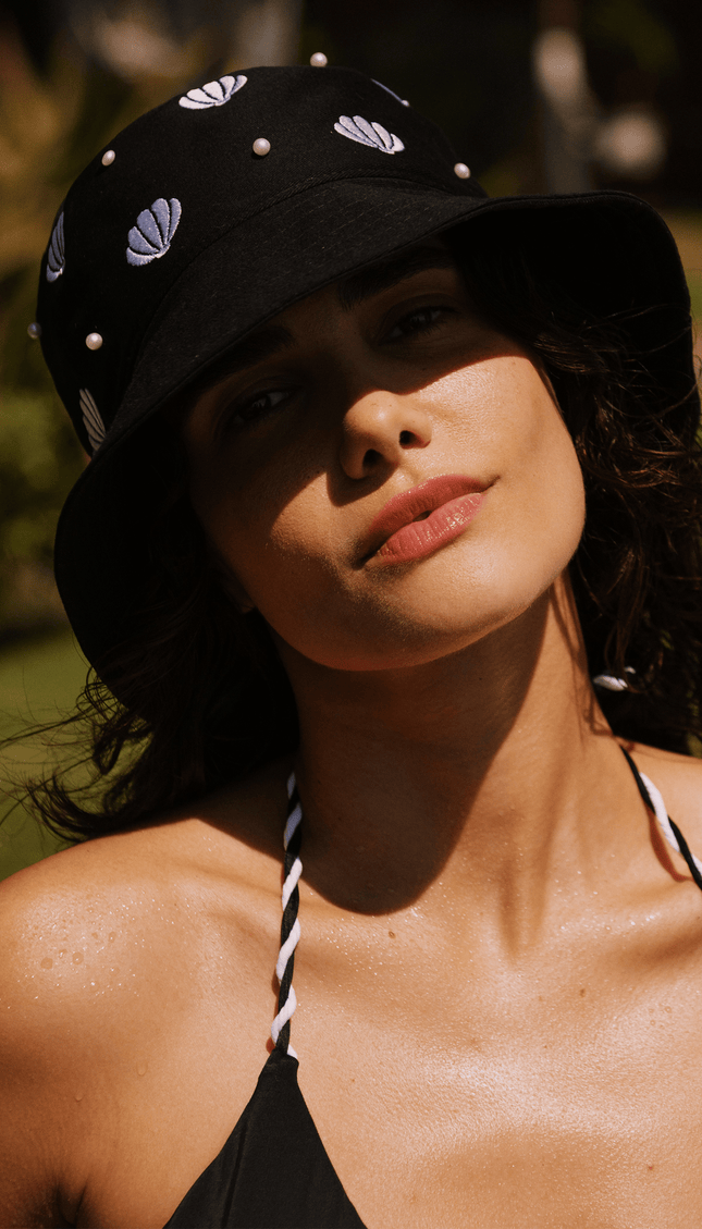 Bucket Hat Conchas Midnight, Colección Pacifico - Bari, los mejores trajes de baño y Bikinis. Diseño y tecnología juntos.
