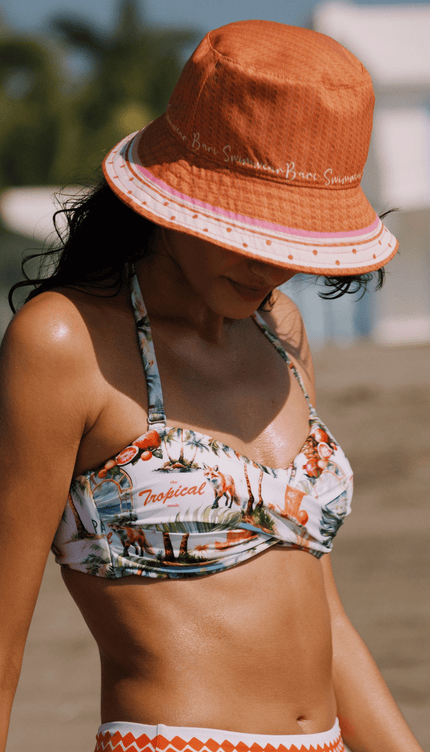 Bucket Hat Tropical Mode, Colección Pacifico - Bari, los mejores trajes de baño y Bikinis. Diseño y tecnología juntos.