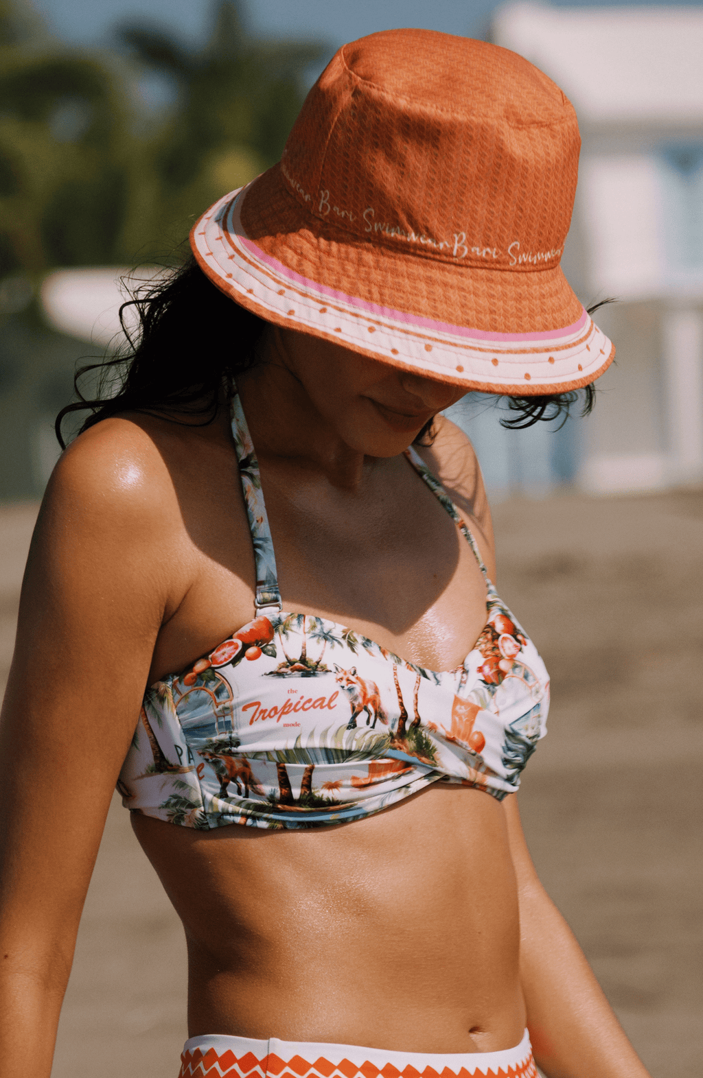 Bucket Hat Tropical Mode, Colección Pacifico - Bari, los mejores trajes de baño y Bikinis. Diseño y tecnología juntos.