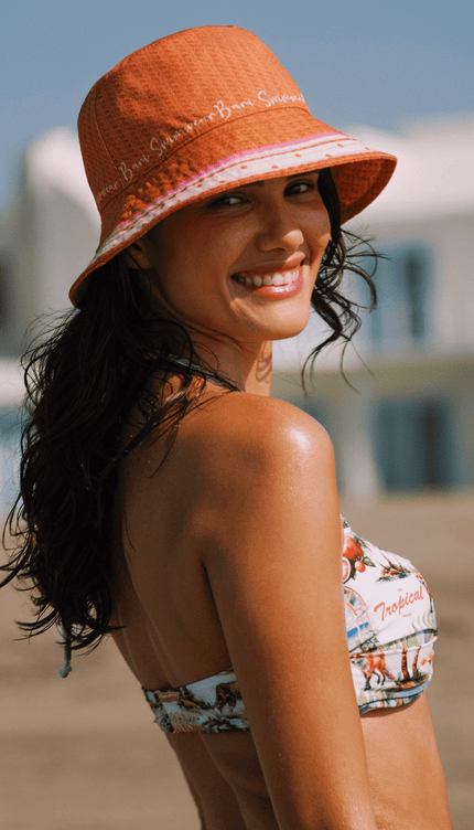 Bucket Hat Tropical Mode, Colección Pacifico - Bari, los mejores trajes de baño y Bikinis. Diseño y tecnología juntos.