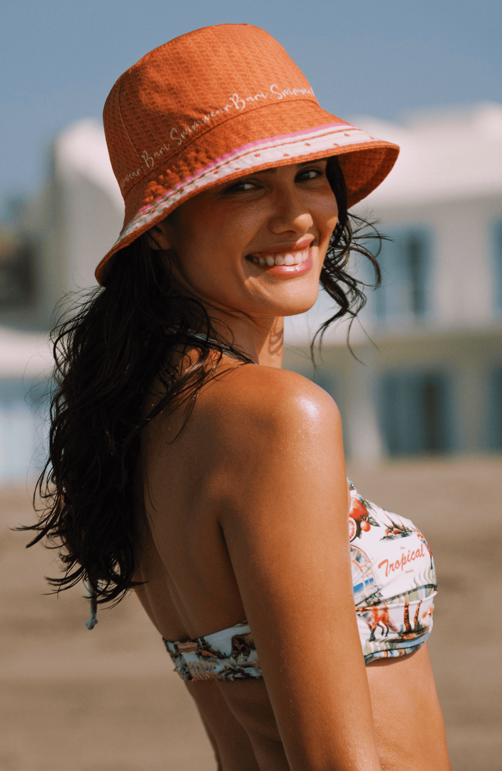 Bucket Hat Tropical Mode, Colección Pacifico - Bari, los mejores trajes de baño y Bikinis. Diseño y tecnología juntos.
