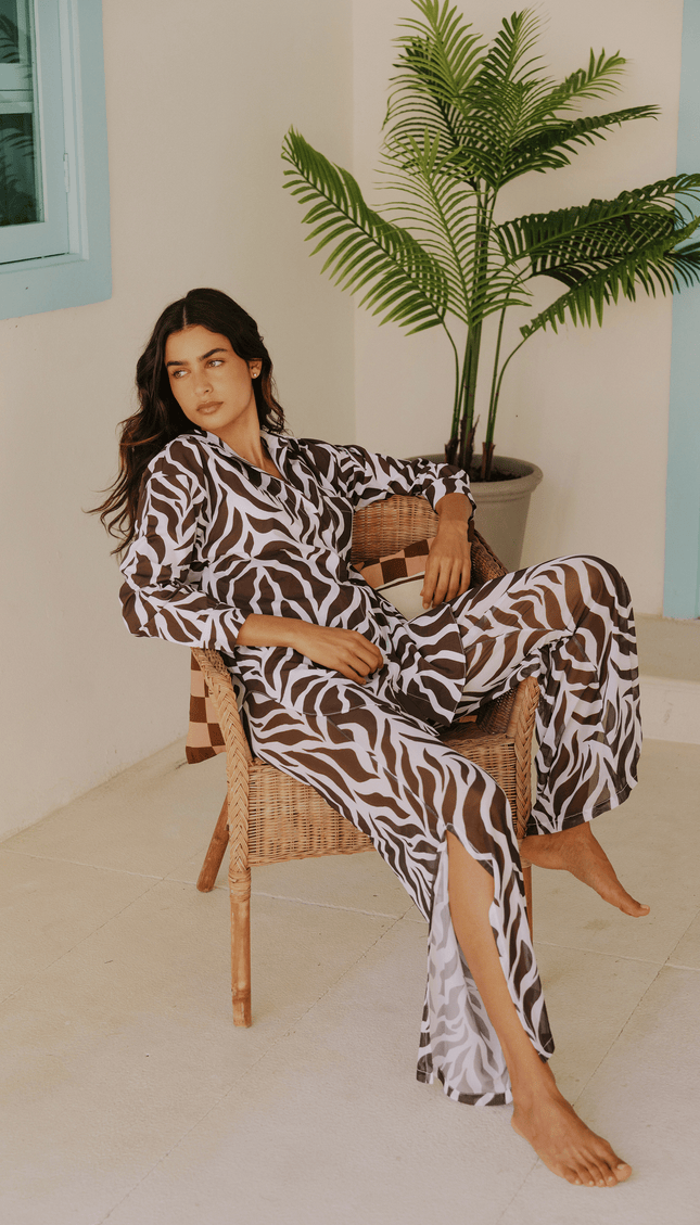 Camisa Manga Larga Animal Print, Colección ODISEA - Bari, los mejores trajes de baño y Bikinis. Diseño y tecnología juntos.