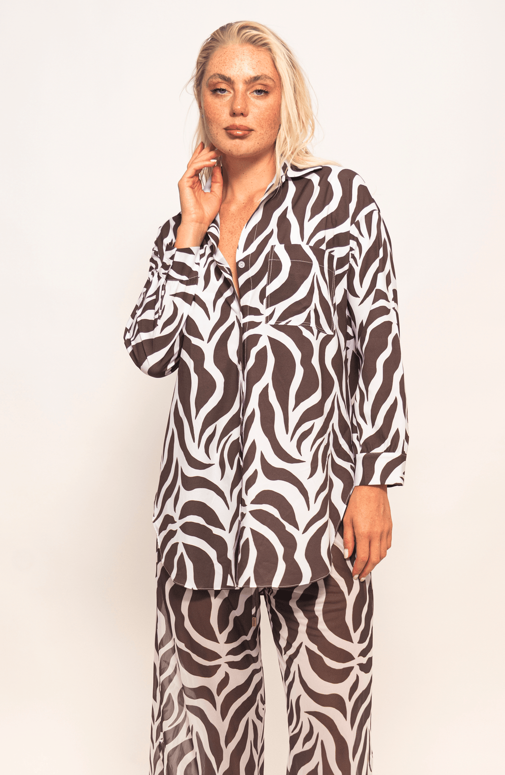Camisa Manga Larga Animal Print, Colección ODISEA - Bari, los mejores trajes de baño y Bikinis. Diseño y tecnología juntos.