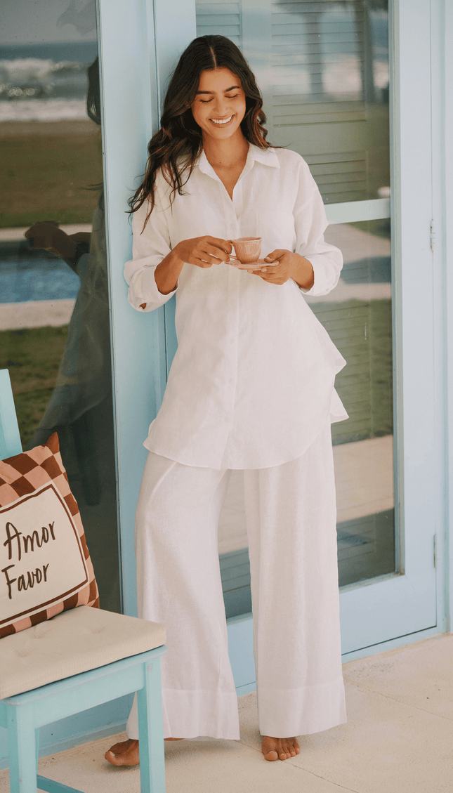 Camisa Manga Larga Blanca Lino, Colección ODISEA - Bari, los mejores trajes de baño y Bikinis. Diseño y tecnología juntos.