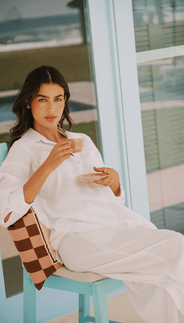 Camisa Manga Larga Blanca Lino, Colección ODISEA - Bari, los mejores trajes de baño y Bikinis. Diseño y tecnología juntos.