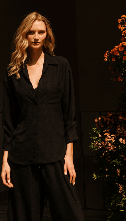 Camisa Manga Larga Negra, Colección ODISEA - Bari, los mejores trajes de baño y Bikinis. Diseño y tecnología juntos.