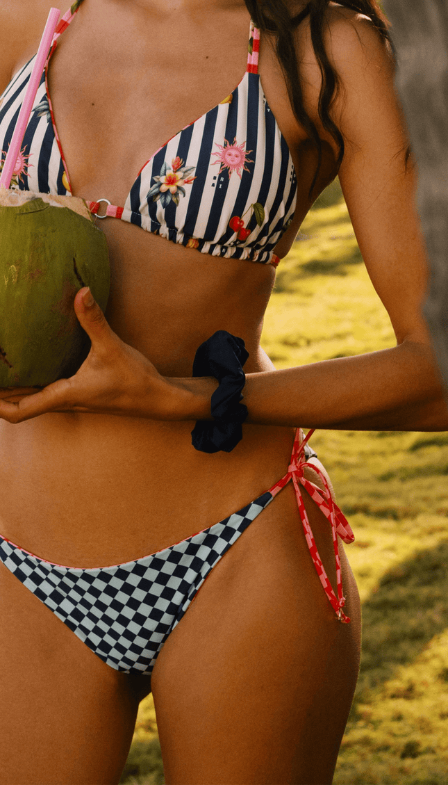 Dona , Colección Alma Frutal - Bari, los mejores trajes de baño y Bikinis. Diseño y tecnología juntos.