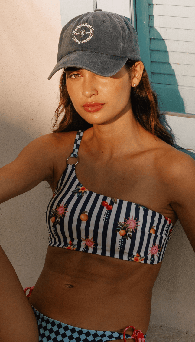 Gorra Marina bordada Blu Di Mare, Colección Limoncello - Bari, los mejores trajes de baño y Bikinis. Diseño y tecnología juntos.