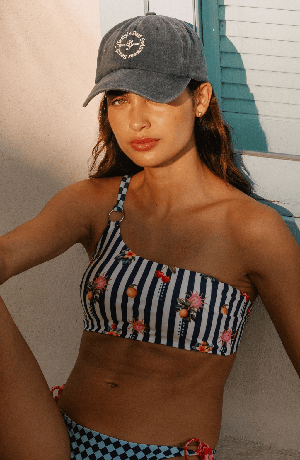 Gorra Marina bordada Blu Di Mare, Colección Limoncello - Bari, los mejores trajes de baño y Bikinis. Diseño y tecnología juntos.
