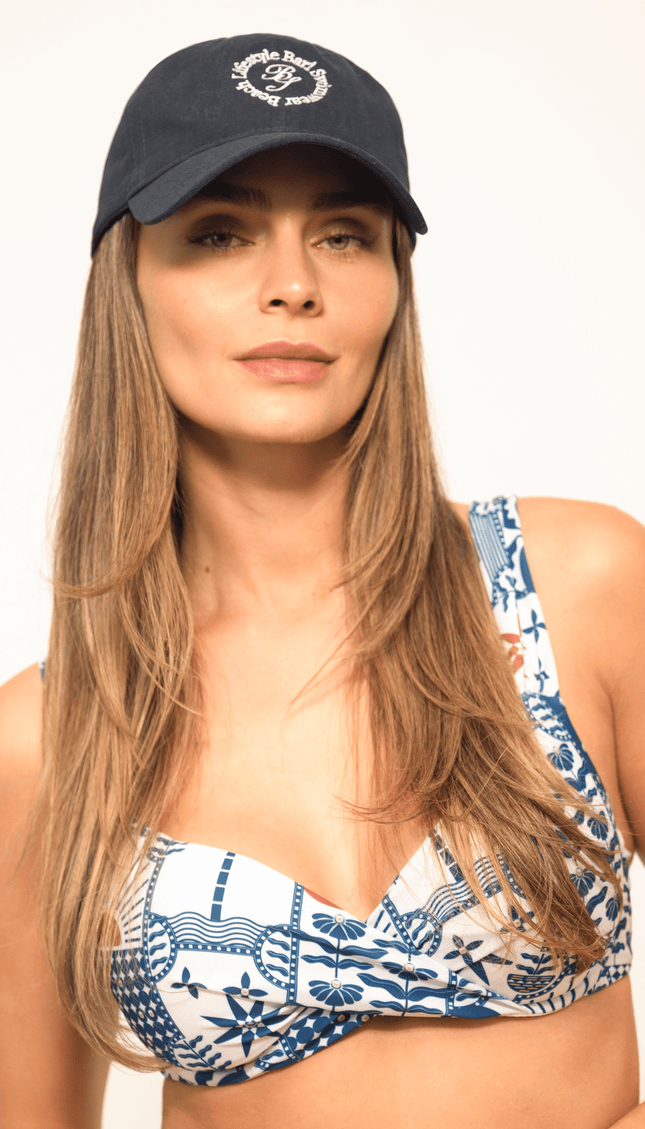 Gorra Marina bordada Blu Di Mare, Colección Limoncello - Bari, los mejores trajes de baño y Bikinis. Diseño y tecnología juntos.
