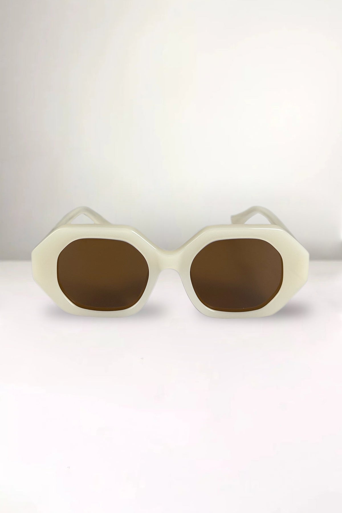 Lentes de Sol Blancos - Bari, los mejores trajes de baño y Bikinis. Diseño y tecnología juntos.