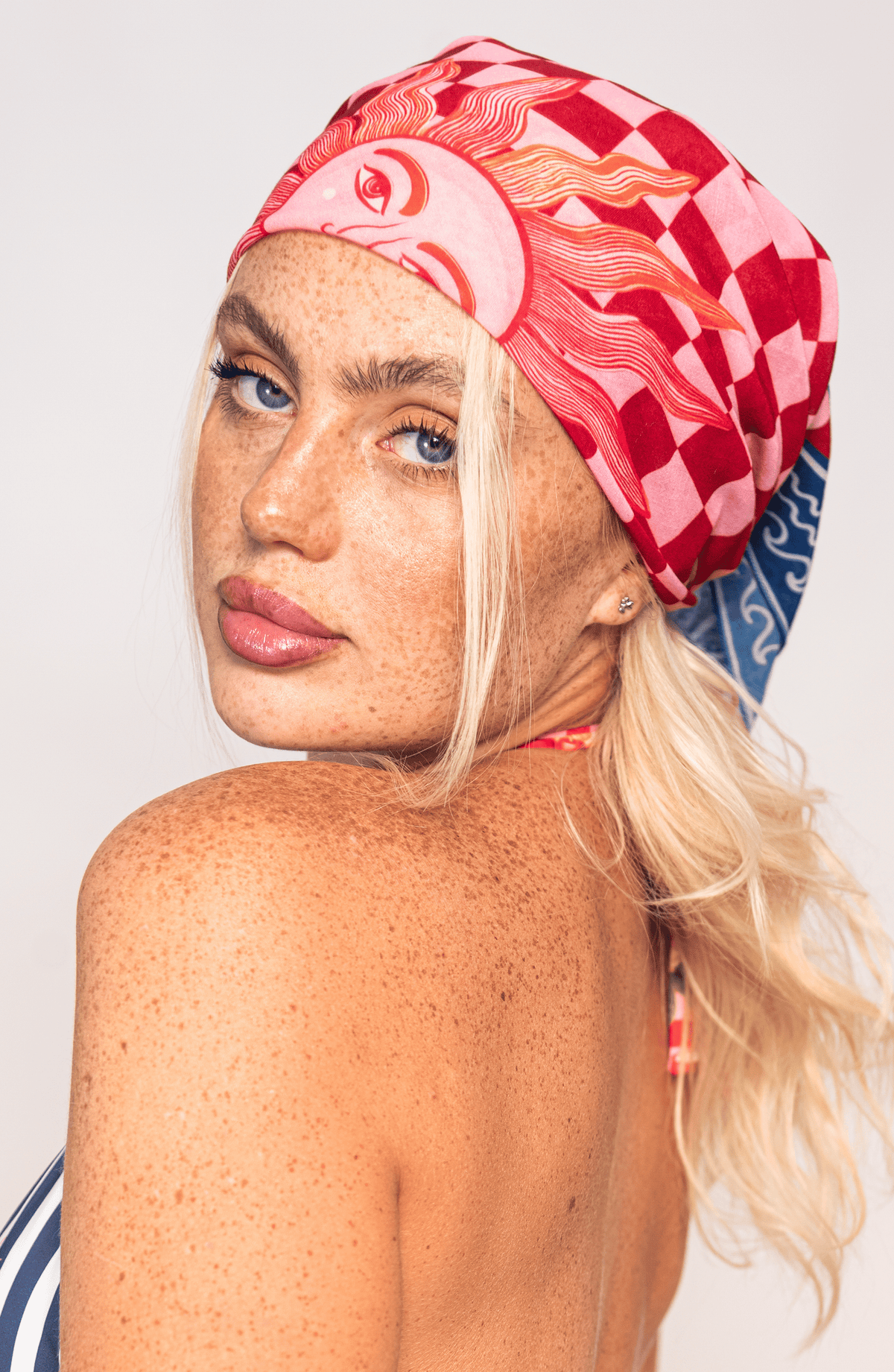 Mascada Estampada Cuadros, Colección Alma Frutal - Bari, los mejores trajes de baño y Bikinis. Diseño y tecnología juntos.