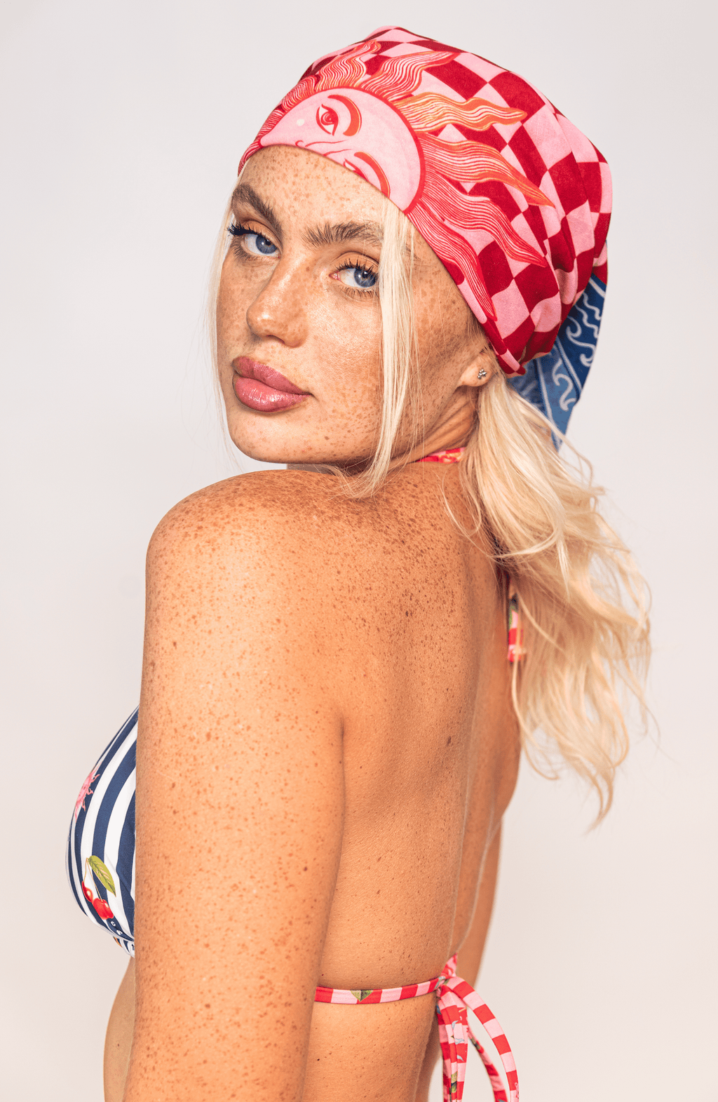 Mascada Estampada Cuadros, Colección Alma Frutal - Bari, los mejores trajes de baño y Bikinis. Diseño y tecnología juntos.