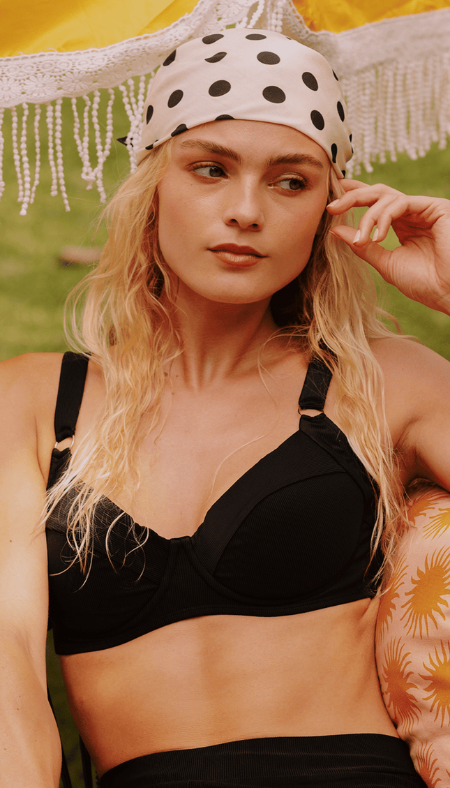 Mascada Estampada Lunares, Colección Pacífico - Bari, los mejores trajes de baño y Bikinis. Diseño y tecnología juntos.