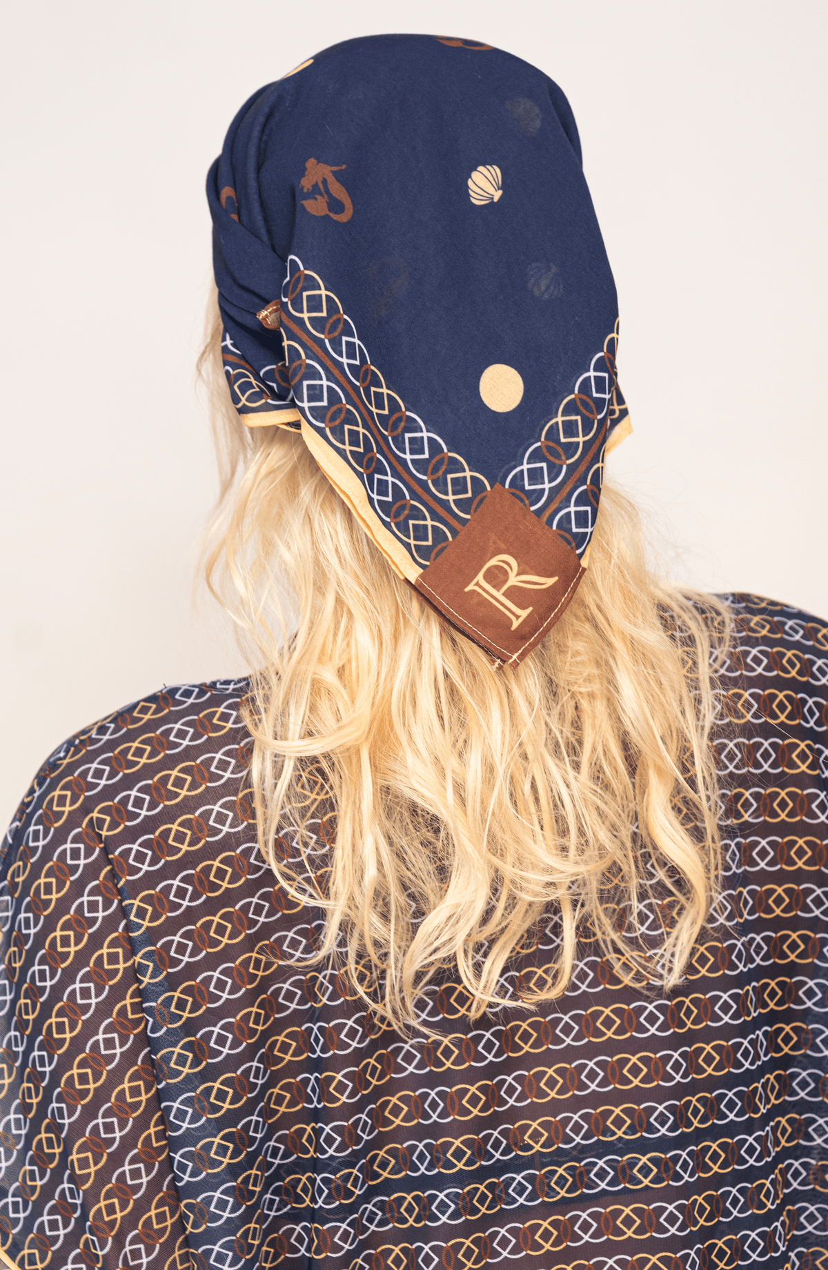 Mascada Estampada Nautical Knots, Colección Alma Frutal - Bari, los mejores trajes de baño y Bikinis. Diseño y tecnología juntos.