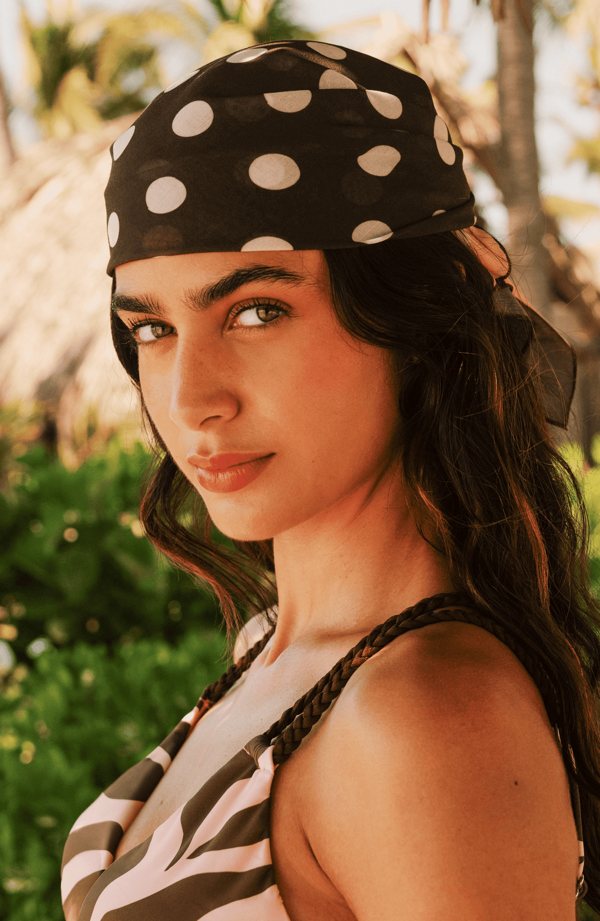 Mascada Estampada Polka Dots, Colección ODISEA - Bari, los mejores trajes de baño y Bikinis. Diseño y tecnología juntos.