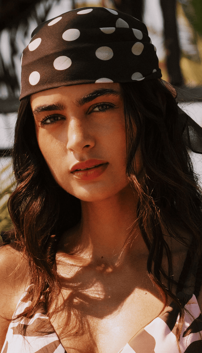 Mascada Estampada Polka Dots, Colección ODISEA - Bari, los mejores trajes de baño y Bikinis. Diseño y tecnología juntos.