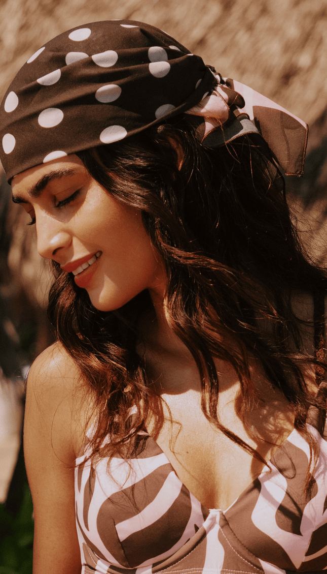 Mascada Estampada Polka Dots, Colección ODISEA - Bari, los mejores trajes de baño y Bikinis. Diseño y tecnología juntos.