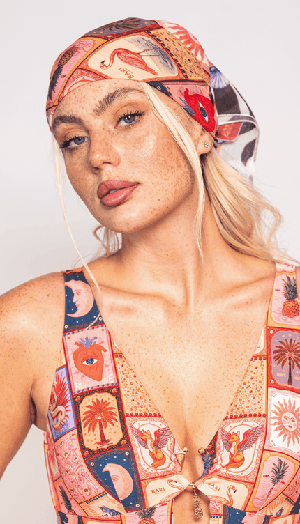 Mascada Estampada Tarot, Colección Alma Frutal - Bari, los mejores trajes de baño y Bikinis. Diseño y tecnología juntos.