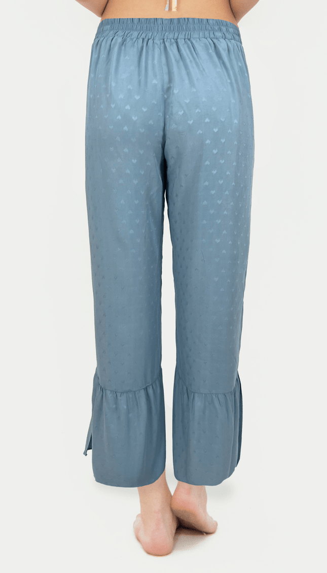 Pantalón Azul Con Olanes Ruedo Bailando Entre Palmas - Bari, los mejores trajes de baño y Bikinis. Diseño y tecnología juntos.