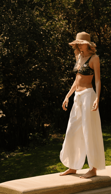 Pantalón Blanco, Colección ODISEA - Bari, los mejores trajes de baño y Bikinis. Diseño y tecnología juntos.