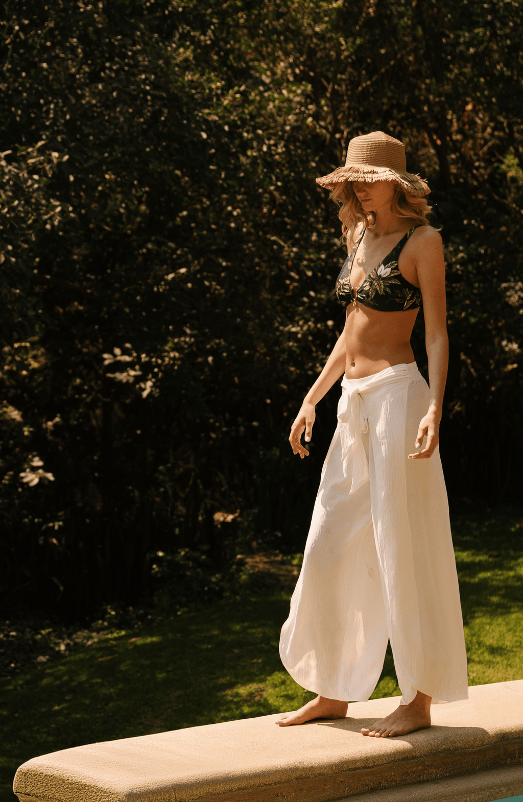 Pantalón Blanco, Colección ODISEA - Bari, los mejores trajes de baño y Bikinis. Diseño y tecnología juntos.
