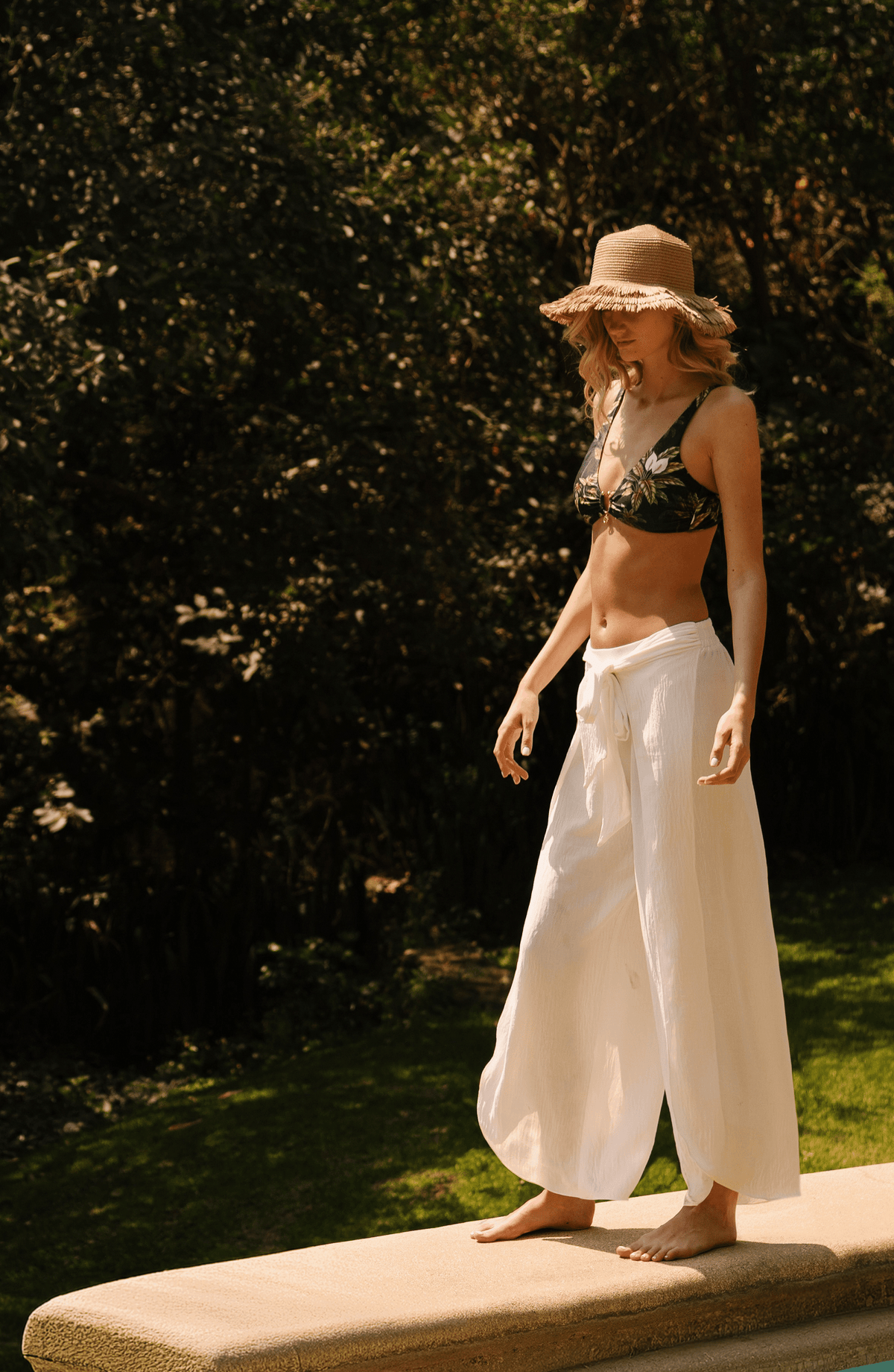 Pantalón Blanco, Colección ODISEA - Bari, los mejores trajes de baño y Bikinis. Diseño y tecnología juntos.