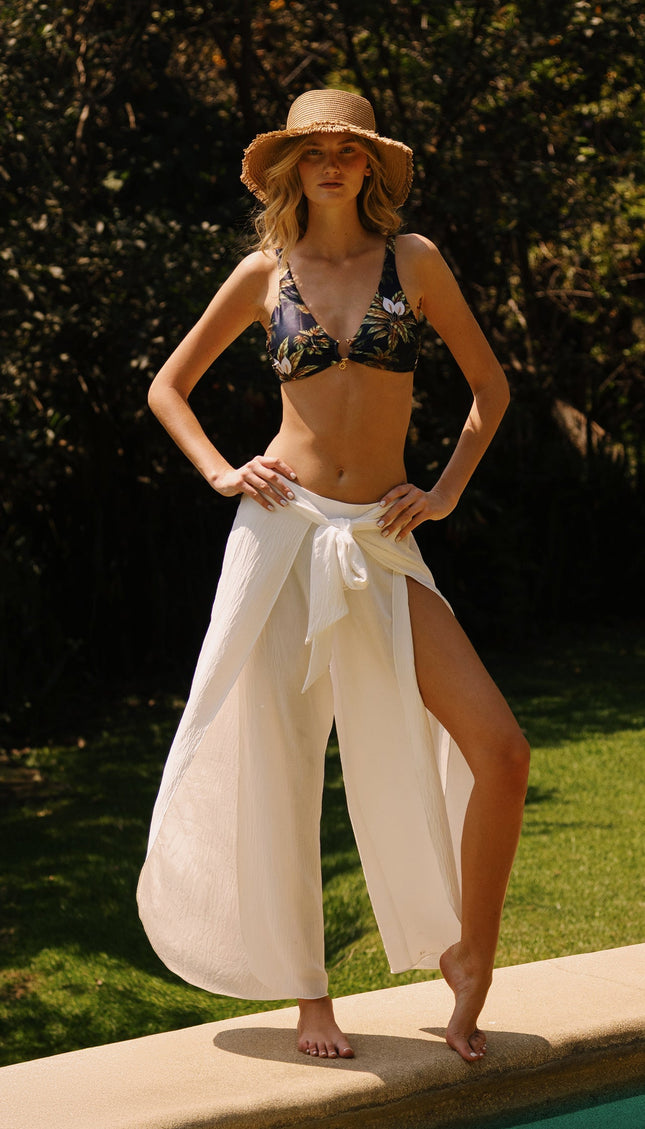 Pantalón Blanco, Colección ODISEA - Bari, los mejores trajes de baño y Bikinis. Diseño y tecnología juntos.