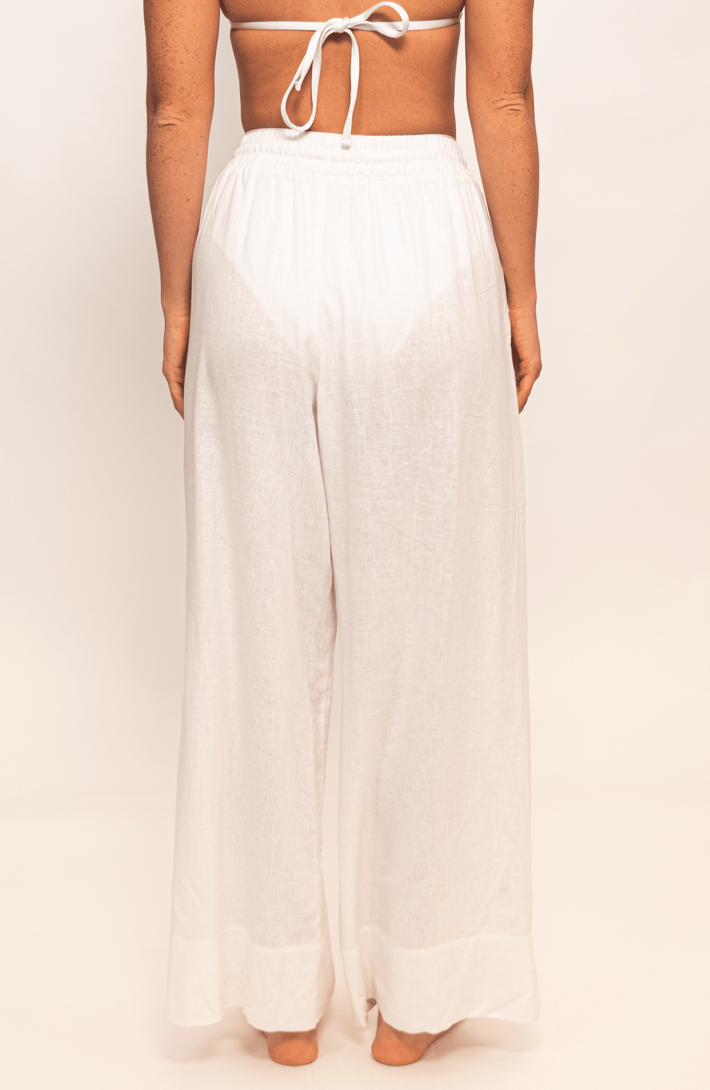 Pantalón Blanco Lino, Colección ODISEA - Bari, los mejores trajes de baño y Bikinis. Diseño y tecnología juntos.