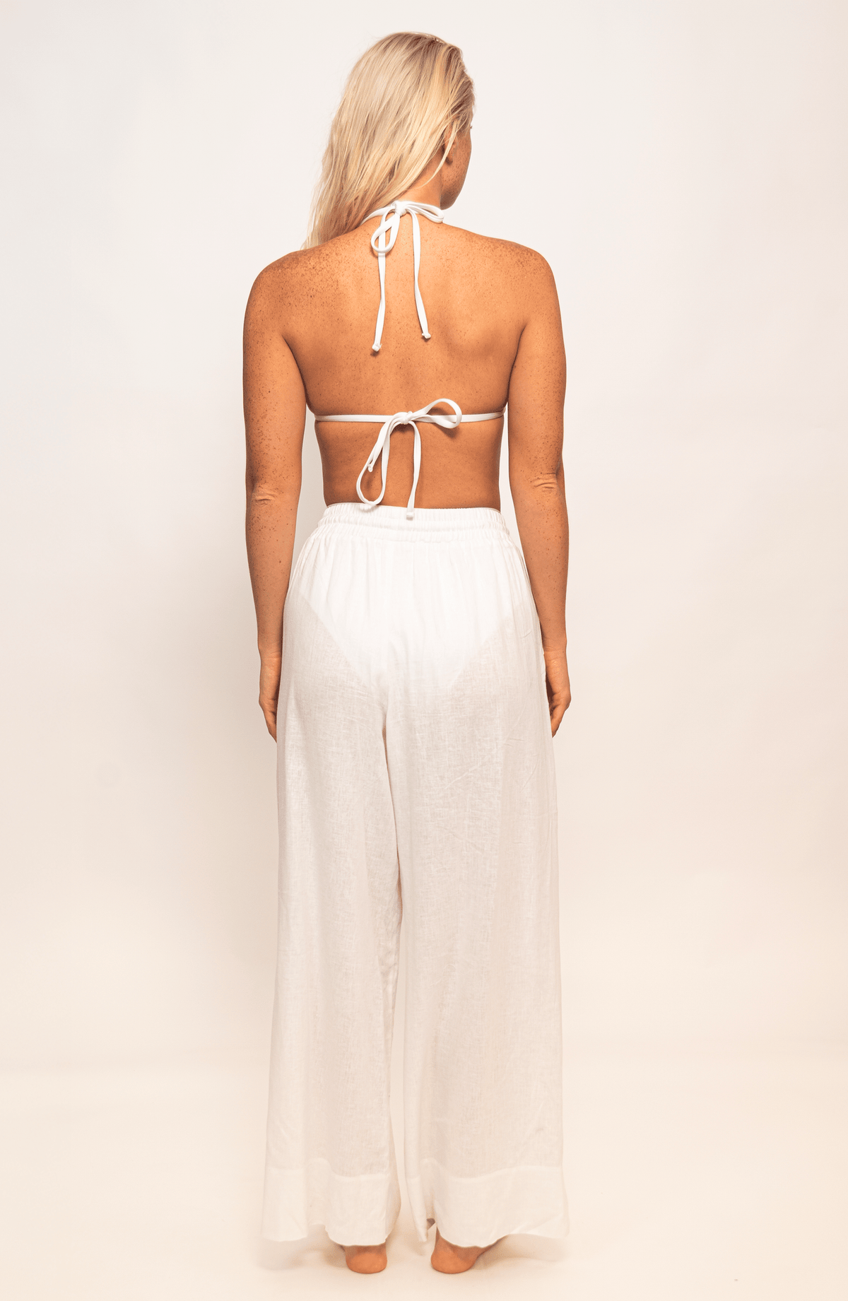 Pantalón Blanco Lino, Colección ODISEA - Bari, los mejores trajes de baño y Bikinis. Diseño y tecnología juntos.
