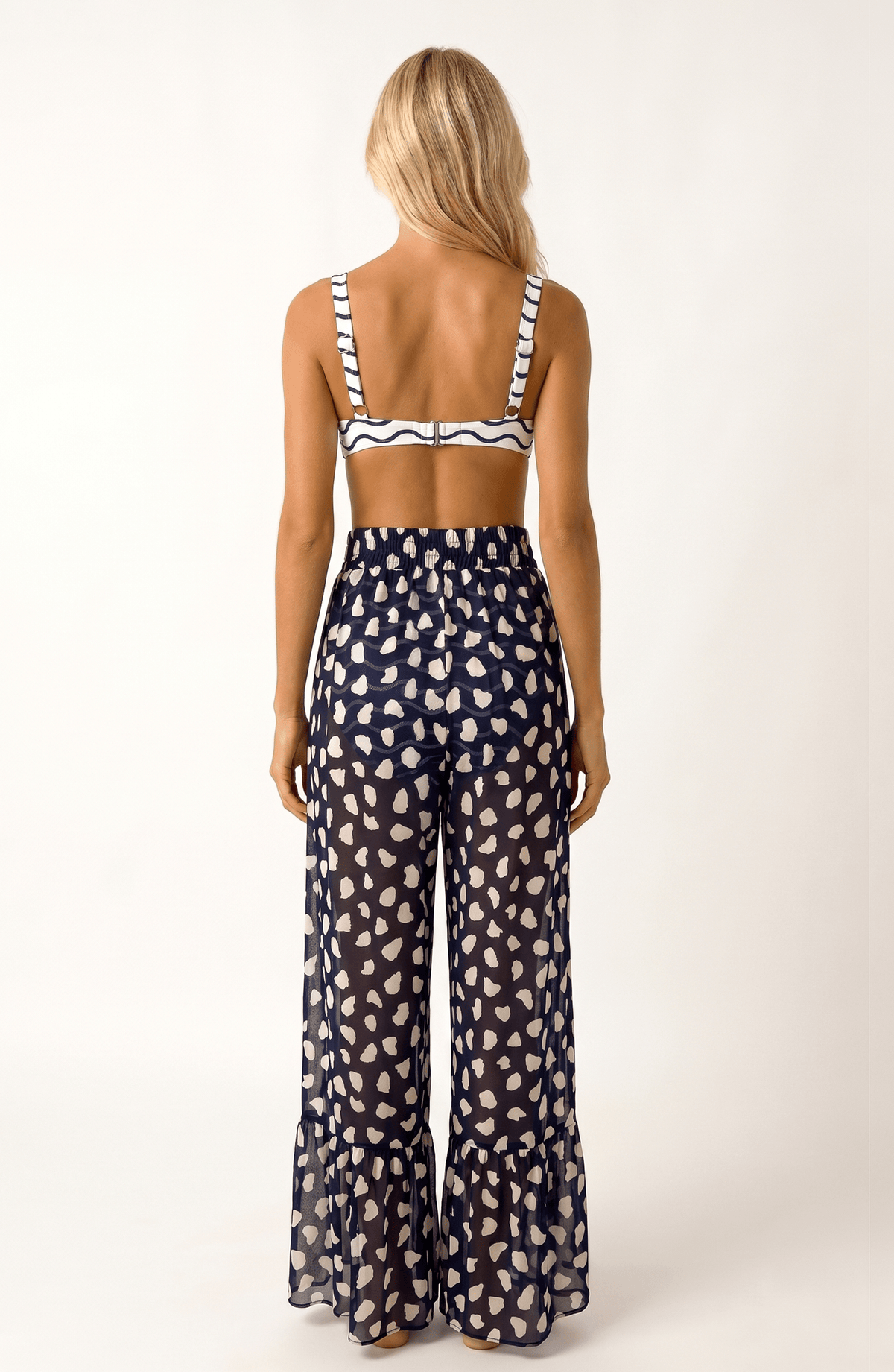 Pantalón Olas Safari, Colección ODISEA - Bari, los mejores trajes de baño y Bikinis. Diseño y tecnología juntos.