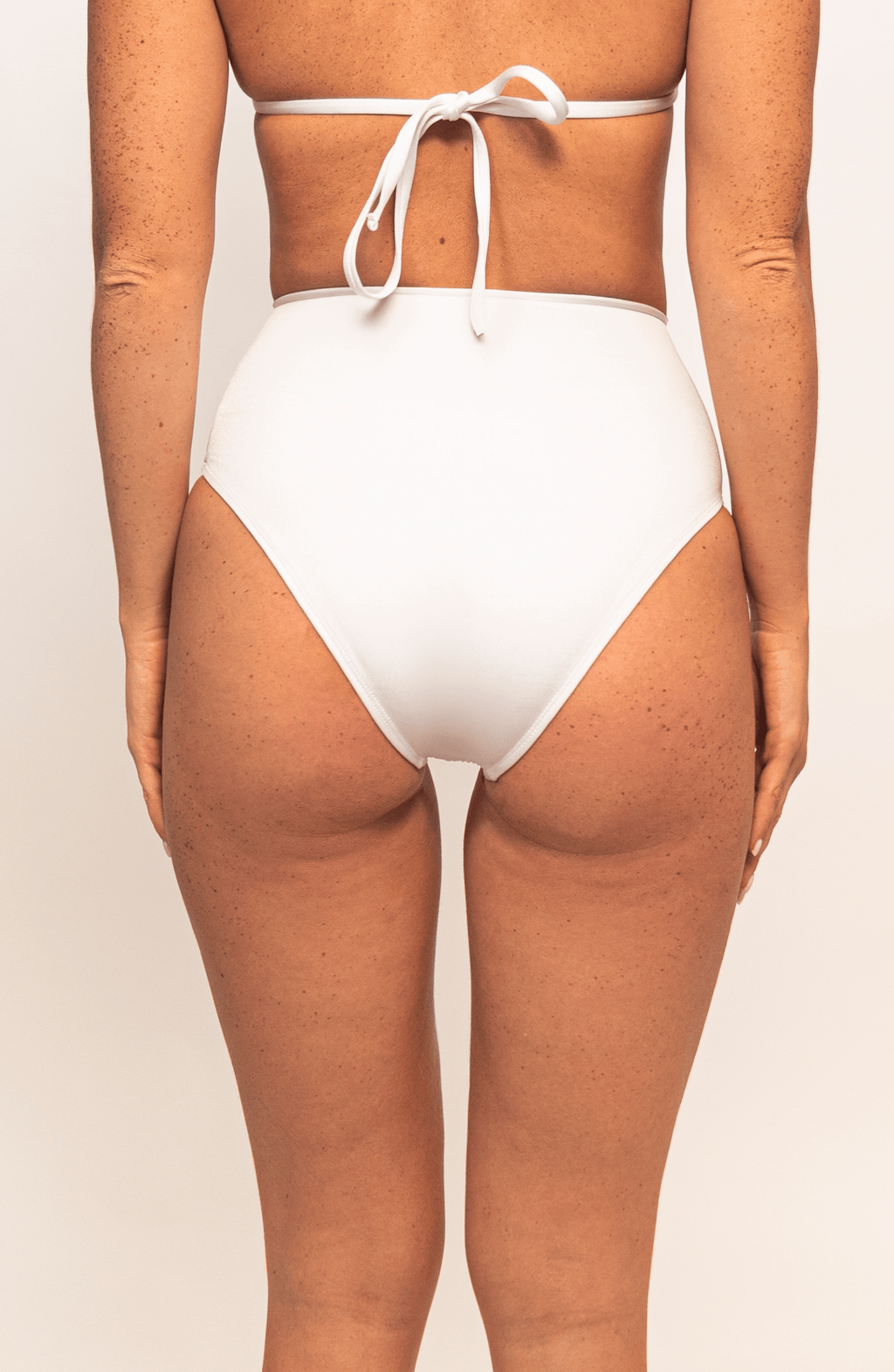 Panty Alta de Bikini Cloud Dancer, Colección ODISEA - Bari, los mejores trajes de baño y Bikinis. Diseño y tecnología juntos.