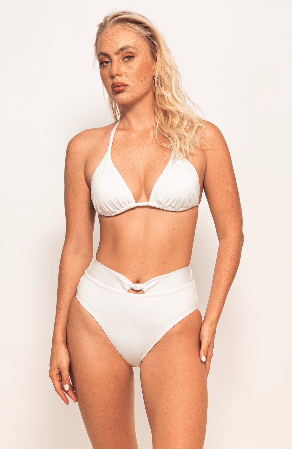 Panty Alta de Bikini Cloud Dancer, Colección ODISEA - Bari, los mejores trajes de baño y Bikinis. Diseño y tecnología juntos.