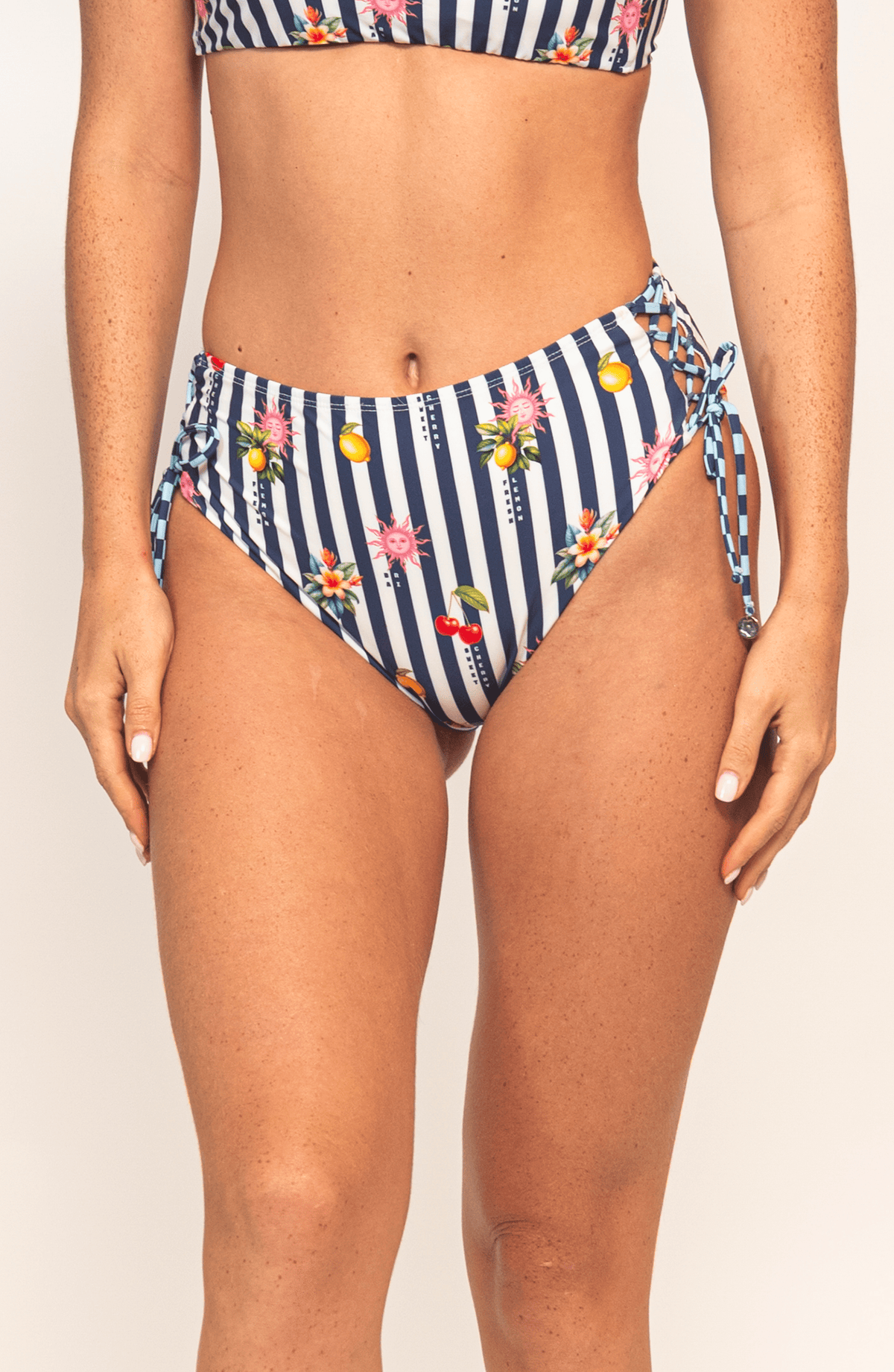 Panty Alta de Bikini Rayas, Colección Alma Frutal - Bari, los mejores trajes de baño y Bikinis. Diseño y tecnología juntos.