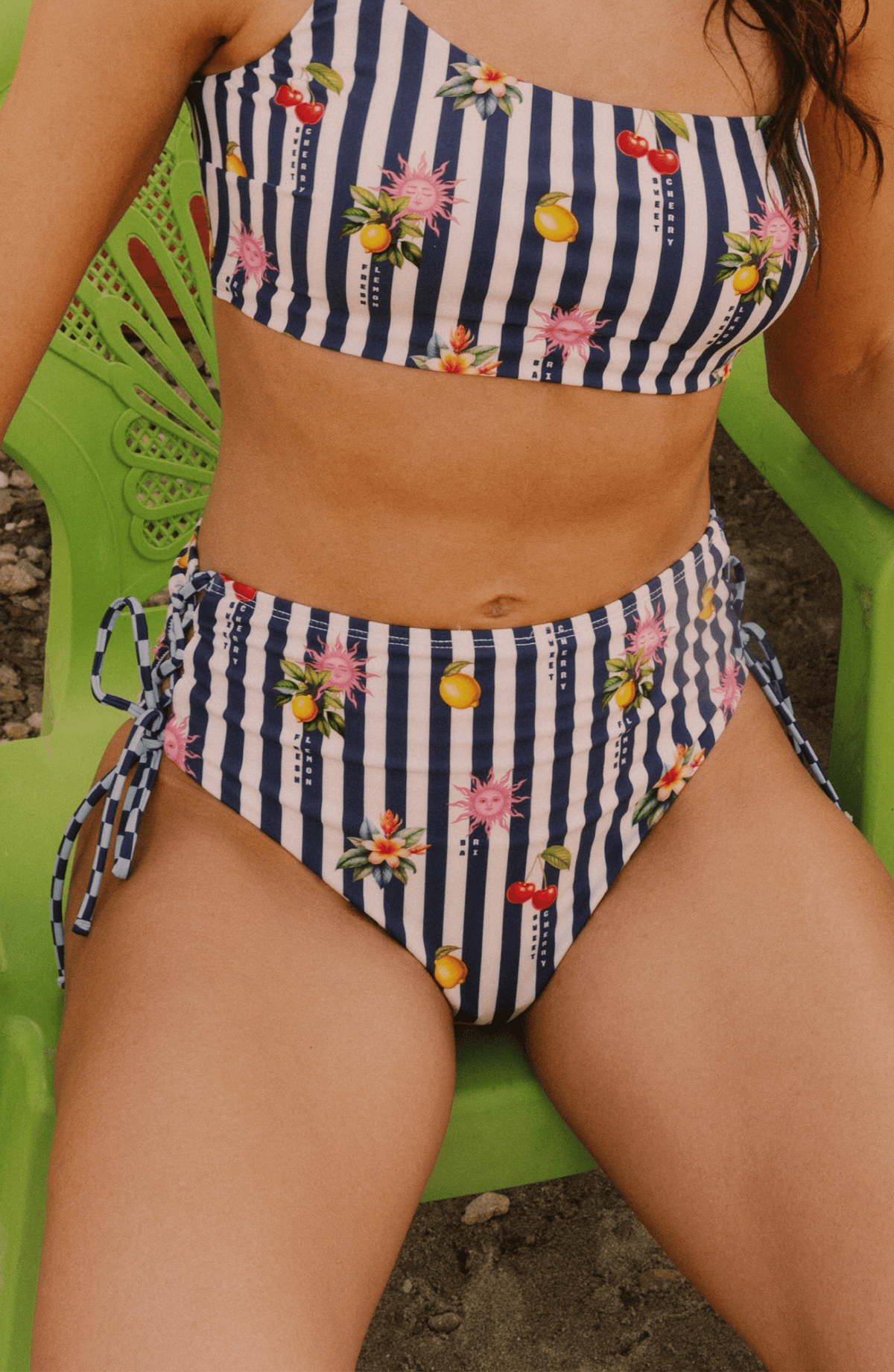 Panty Alta de Bikini Rayas, Colección Alma Frutal - Bari, los mejores trajes de baño y Bikinis. Diseño y tecnología juntos.