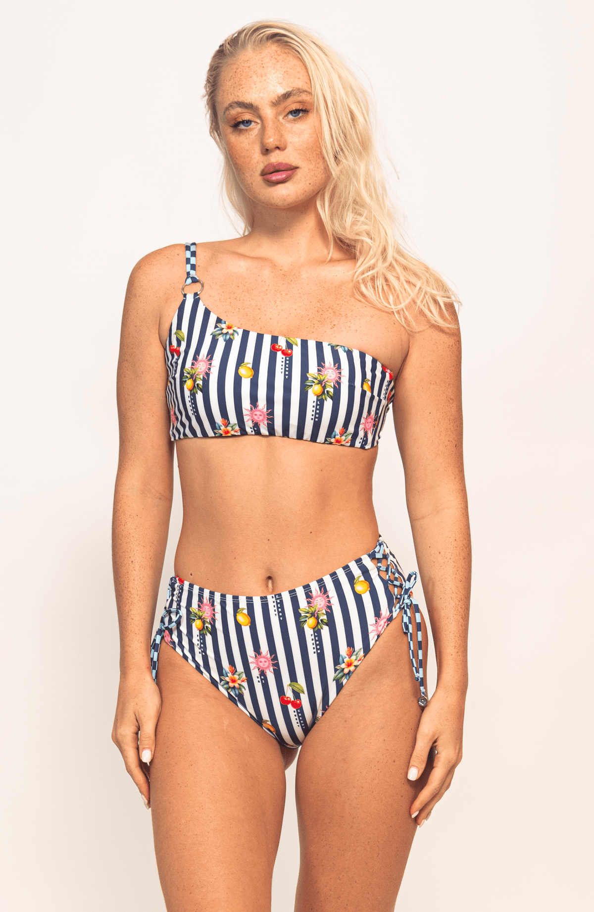 Panty Alta de Bikini Rayas, Colección Alma Frutal - Bari, los mejores trajes de baño y Bikinis. Diseño y tecnología juntos.