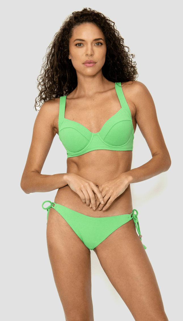 Panty Chica Verde Amarre Costados Essentials Aurora - Bari, los mejores trajes de baño y Bikinis. Diseño y tecnología juntos.
