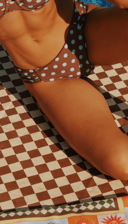 Panty de Bikini Café con Lunares, Colección ODISEA - Bari, los mejores trajes de baño y Bikinis. Diseño y tecnología juntos.